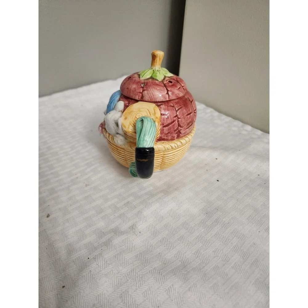 Vintage Sewing Basket Ceramic Teapot Mouse Yarn Pincushion Novelty Tea Pot